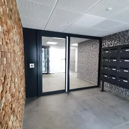 Apartment Proche Centre, Des Thermes Et Du Campus Artem, Calme Et Climatise Avec Parking Gratuit *